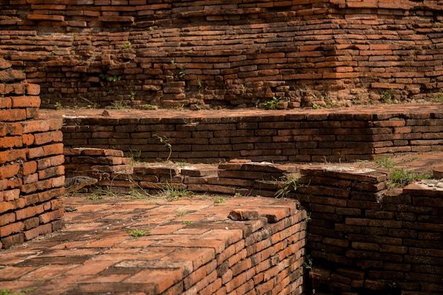 Vecchio bellissimo tempio tailandese Wat Mahathat Ayutthaya Historical Park Ayutthaya Thailandia