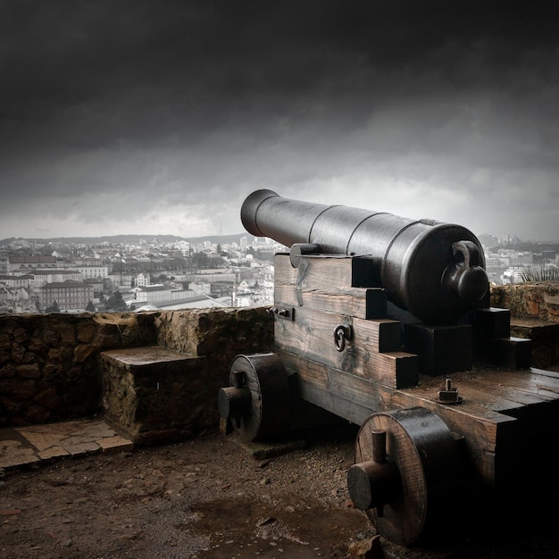 Vecchio cannone a difesa della città di Lisbona