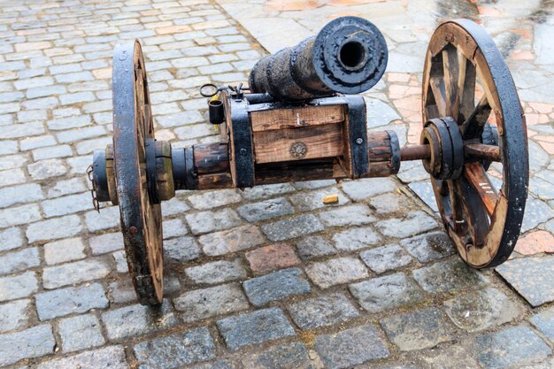 Vecchio cannone nel parco cittadino