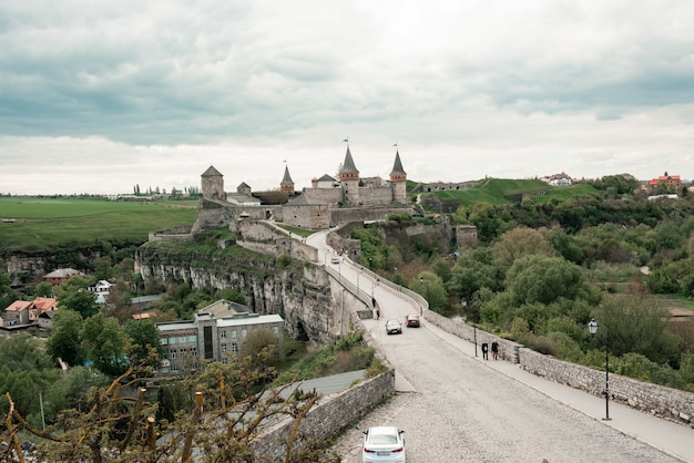 Vecchio castello nel paesaggio dell'Europa