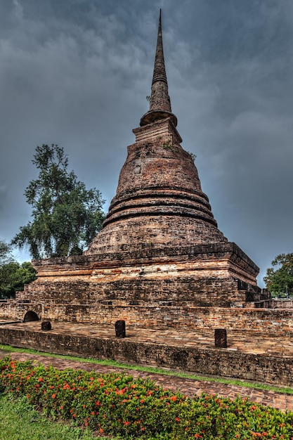 Vecchio chedi a Sukhothai Thailandia