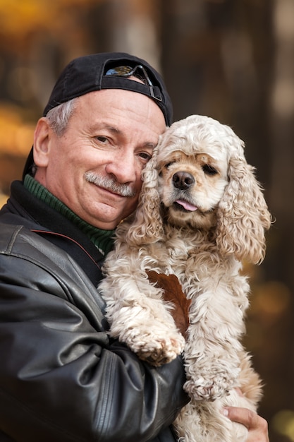 Vecchio con cane