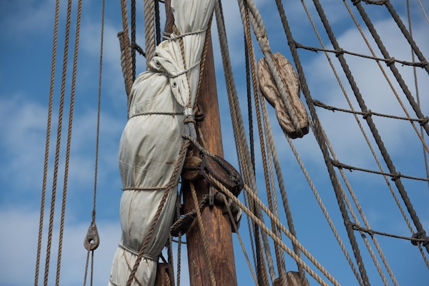 Vecchio dettaglio della nave della vela della nave