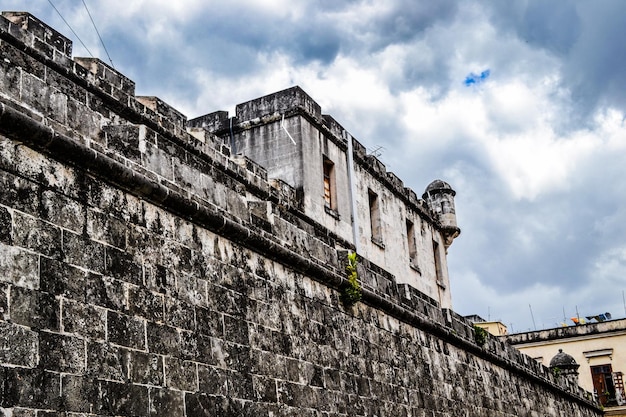 Vecchio edificio del castello a L'Avana Cuba