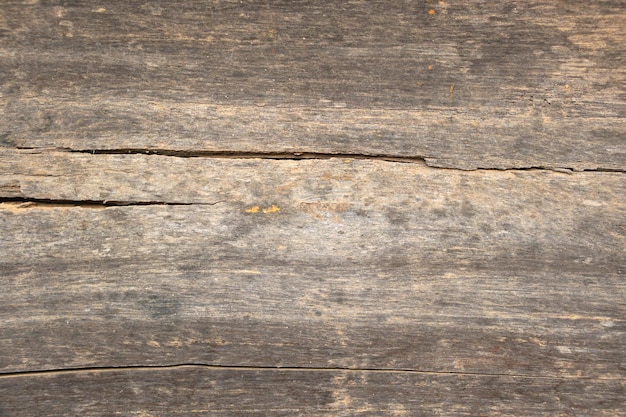 Vecchio fondo di legno del pavimento con le crepe cariate