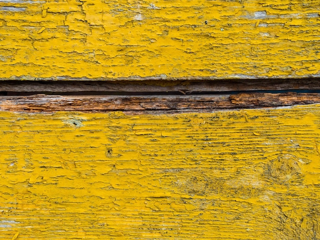 Vecchio fondo in legno di tavole con vernice screpolata e peeling
