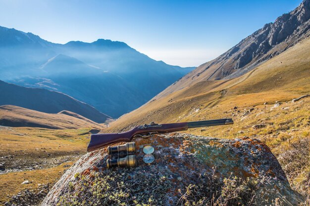 vecchio fucile in cima alla montagna