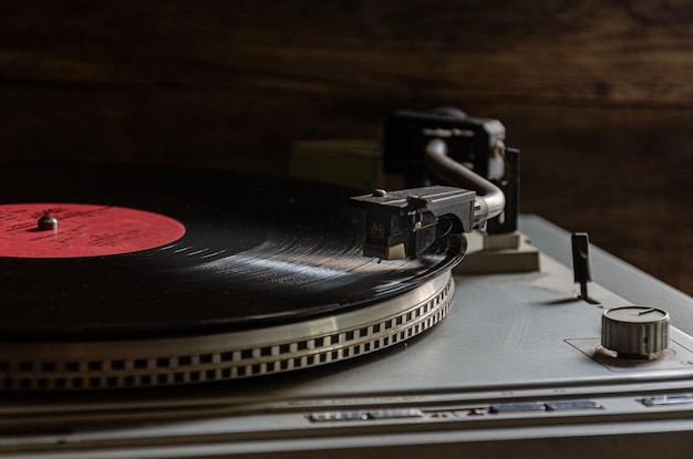 Vecchio lettore di vinile. Per i veri amanti della musica. Jazz, ecc.