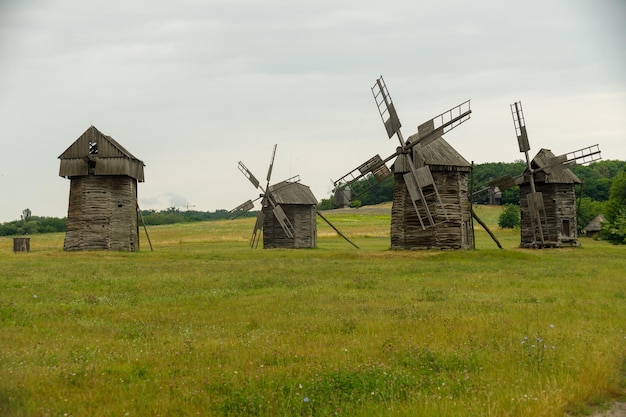 vecchio mulino a vento. Ecologia. tecnologie