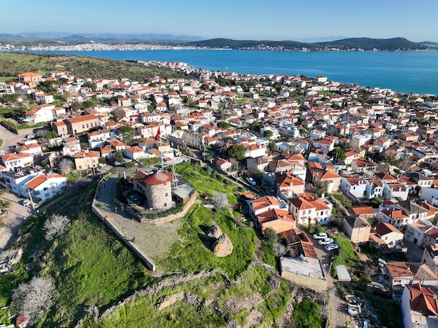 Vecchio mulino a vento sull'isola di Cunda della Turchia