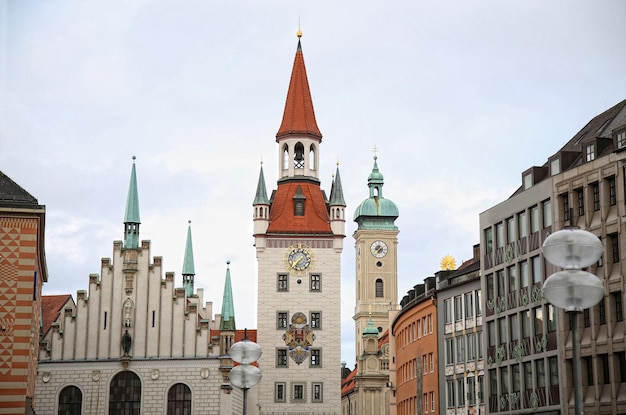 Vecchio Municipio Altes Rathaus edificio a Marienplatz a Monaco di Baviera in Germania