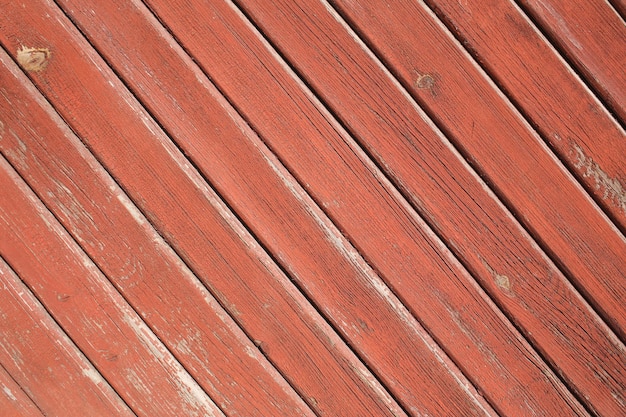 Vecchio muro di legno colorato squallido a schermo intero fotografato a distanza ravvicinata