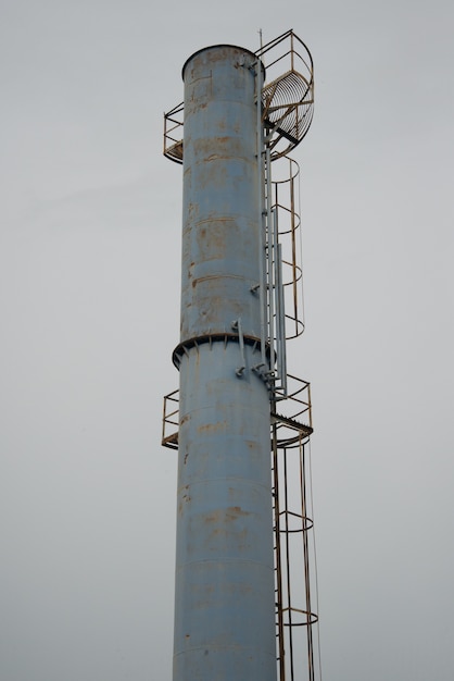 Vecchio serbatoio di acqua, impianti per il trattamento delle acque del Waterworks in Tailandia.