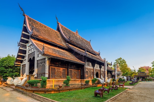 Vecchio tempio in legno di Wat Lok Molee, Chiang mai, Thailandia