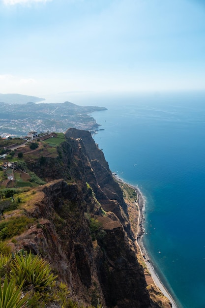 Veduta aerea dal punto di vista più alto chiamato Cabo Girao a Funchal Madeira