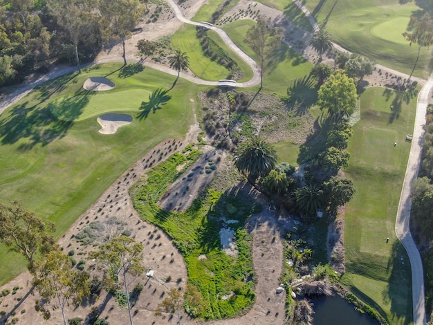Veduta aerea del campo da golf. Grande e verde campo da golf in erba nel sud della California. Stati Uniti d'America