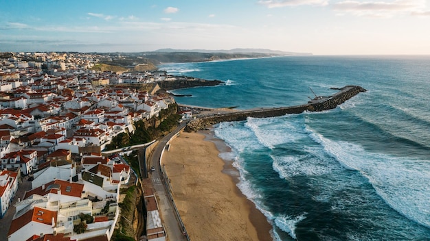 Veduta aerea del drone di Ericeria Portogallo