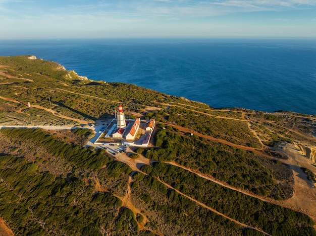 Veduta aerea del faro di Cabo Espichel, capo Espichel sull'Oceano Atlantico