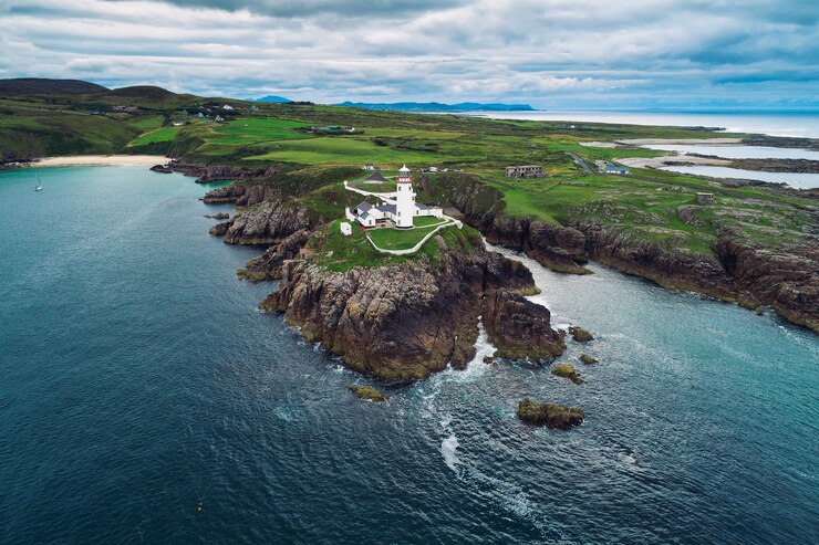 Veduta aerea del faro di Fanad Head in Irlanda