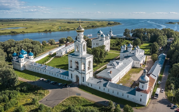 Veduta aerea del monastero di San Giorgio a Veliky Novgorod