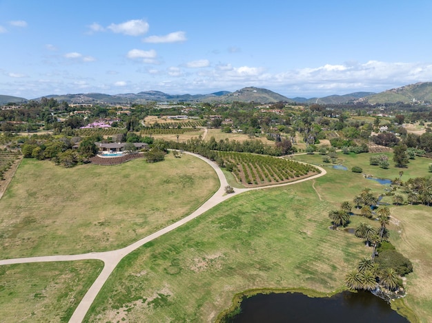 Veduta aerea del paesaggio della Green Valley di Rancho Santa Fe a San Diego, California, Stati Uniti