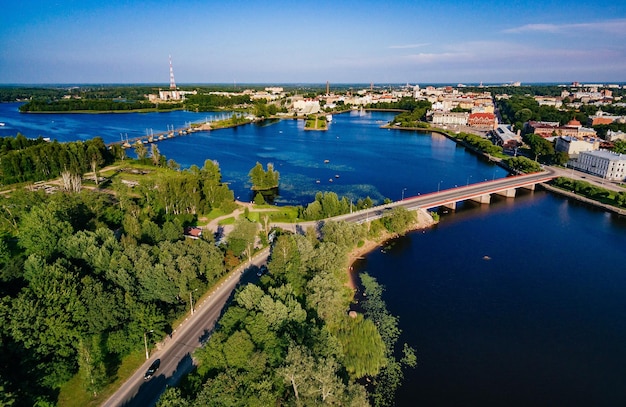 Veduta aerea del panorama della città di Vyborg Russia Bellissimo paesaggio estivo