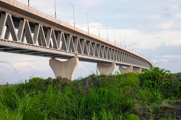 Veduta aerea del ponte multiuso Padma sul fiume Padma in Bangladesh