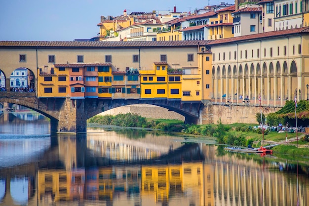 Veduta aerea del ponte Ponte Vecchio a Firenze, vecchio ponte in pietra, foto scattata da Piazza Michelangelo