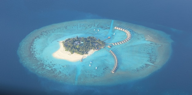 veduta aerea del resort delle Maldive