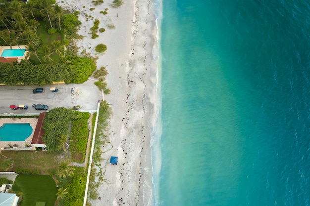 Veduta aerea del ricco quartiere con costose case per le vacanze nella piccola cittadina di Boca Grande sull'isola di Gasparilla nel sud-ovest della Florida Case da sogno americane come esempio di sviluppo immobiliare negli Stati Uniti