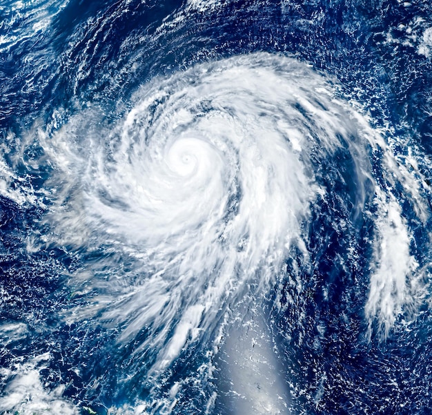 Veduta aerea del super tifone hagibis che gira negli elementi del Pacifico di questa immagine fornita dalla nasa