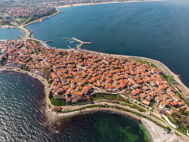 Veduta aerea dell'antica città di Nesebar sulla costa del Mar Nero in Bulgaria