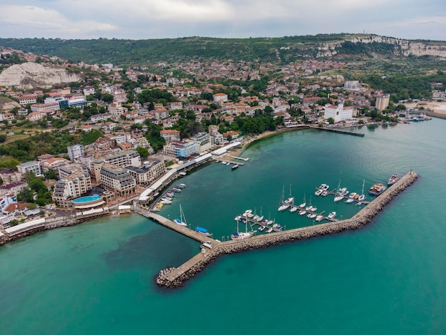 Veduta aerea della città di Balchik sulla costa del Mar Nero Bulgaria