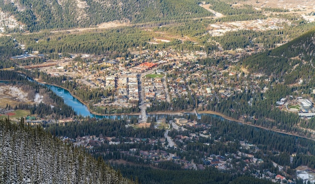 Veduta aerea della città di Banff. Parco Nazionale di Banff, Montagne Rocciose Canadesi, Alberta, Canada.