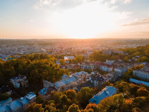 Veduta aerea della città di Leopoli in autunno