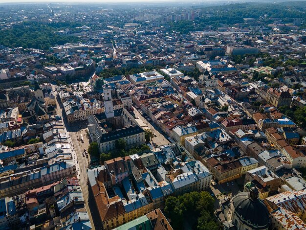 Veduta aerea della città di Leopoli in estate