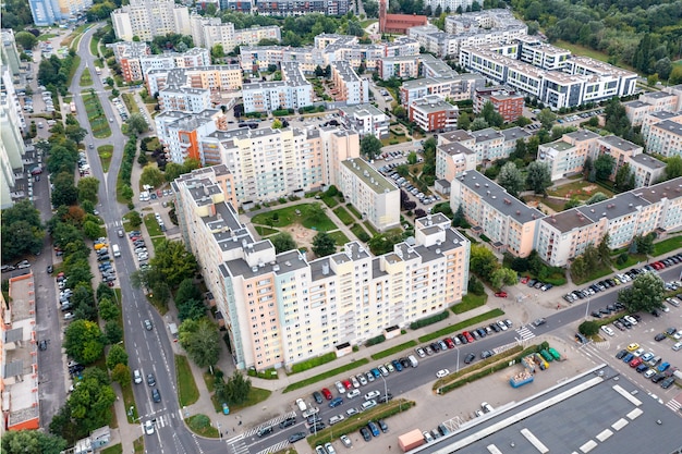 Veduta aerea della città di Wroclaw, zone residenziali, ora legale