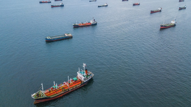 Veduta aerea della nave petroliera