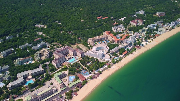 Veduta aerea della spiaggia e degli hotel a Golden Sands Zlatni Piasaci Varna Bulgaria