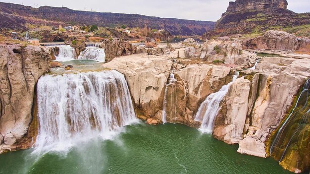 Veduta aerea delle cascate di Shoshone nell'Idaho sulle acque