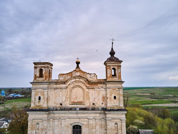 Veduta aerea delle rovine della chiesa Chiesa di Sant'Antonio Ucraina Architettura storica dell'Europa