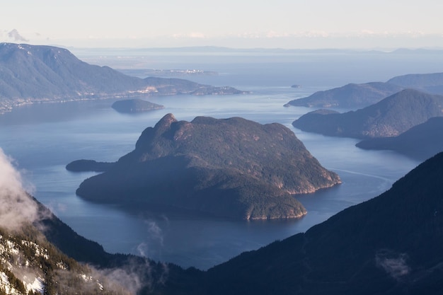 Veduta aerea di Anvil Gambier Bowen e Bowyer Island a Howe Sound