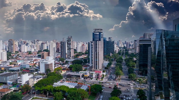 Veduta aerea di Avenida Brigadeiro Faria Lima, Itaim Bibi. Edifici commerciali iconici