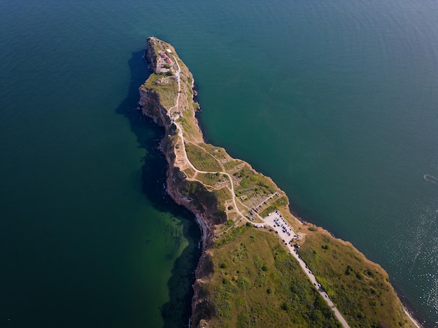 Veduta aerea di Capo Kaliakra L'incantevole promontorio della Bulgaria Ammira le maestose scogliere dell'antica fortezza e le viste panoramiche sul mare che rendono questa gemma costiera davvero accattivante