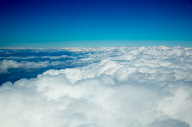 Veduta aerea di nuvole soffici dall&#39;alto come un mare