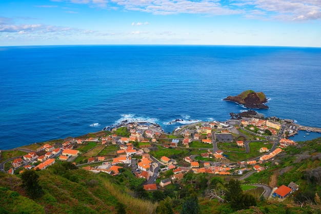 Veduta aerea di Porto Moniz nell'isola di Madeira Portogallo