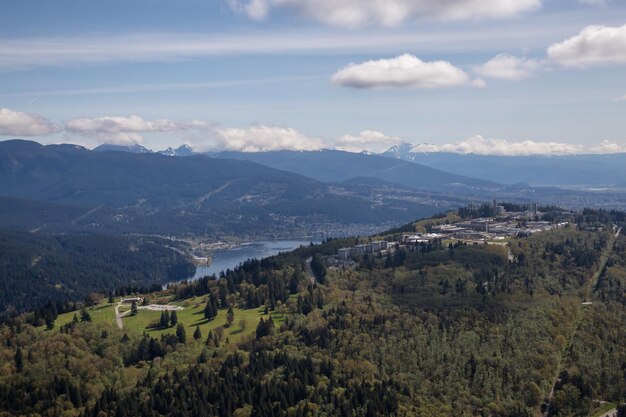 Veduta aerea di SFU sul monte Burnaby