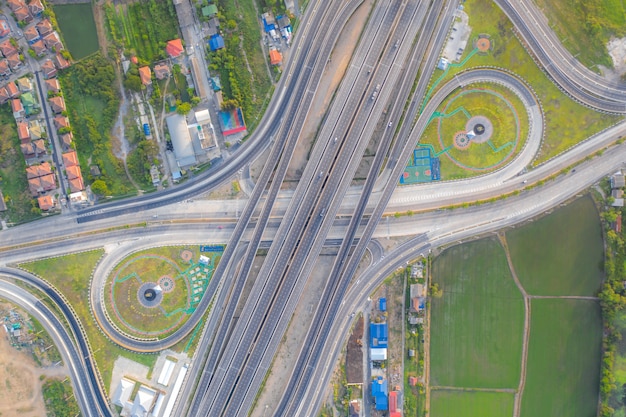 Veduta aerea di svincoli autostradali Vista dall&#39;alto della città urbana, Bangkok, Thailandia.