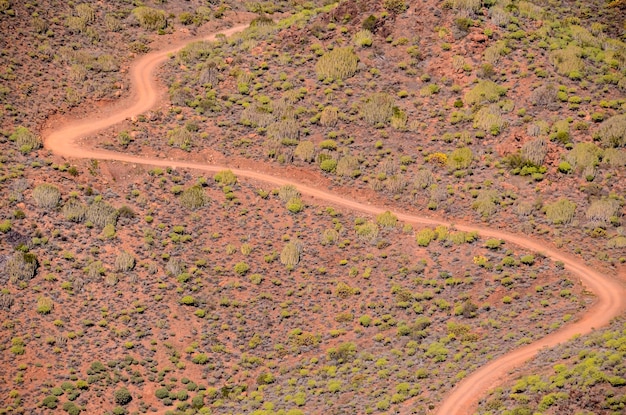 Veduta aerea di una strada nel deserto