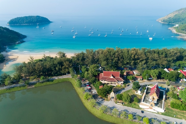 Veduta aerea drone tiro di Nai harn beach Bella spiaggia a Phuket in Thailandia